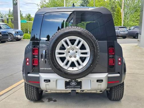 2025 Land Rover Defender 110 P300