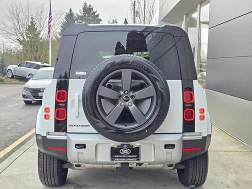 2025 Land Rover Defender 110 P400 S