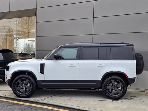 2025 Land Rover Defender 110 P400 S