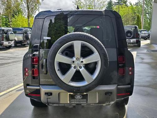 2025 Land Rover Defender 130 P400 X-Dynamic SE