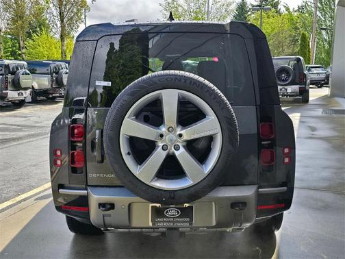 2025 Land Rover Defender 130 P400 X-Dynamic SE
