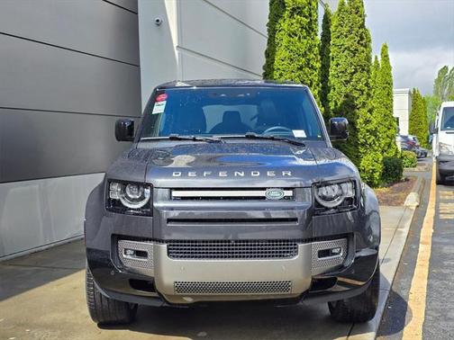 2025 Land Rover Defender 130 P400 X-Dynamic SE