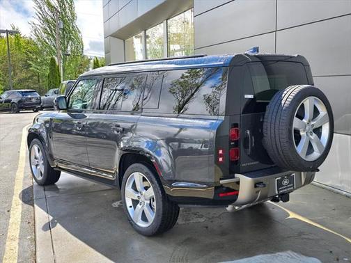 2025 Land Rover Defender 130 P400 X-Dynamic SE