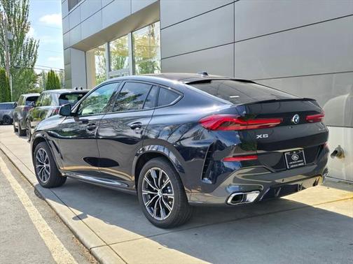 2025 BMW X6 xDrive40i