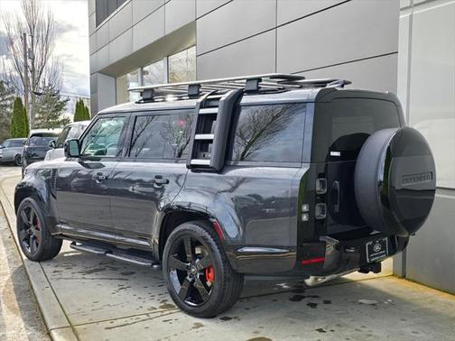 2025 Land Rover Defender 130 P400 X