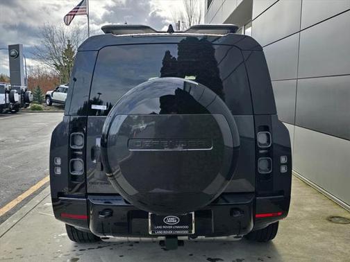 2025 Land Rover Defender 130 P400 X