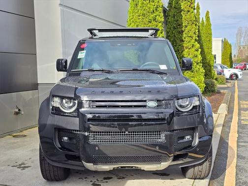 2025 Land Rover Defender 130 P400 X