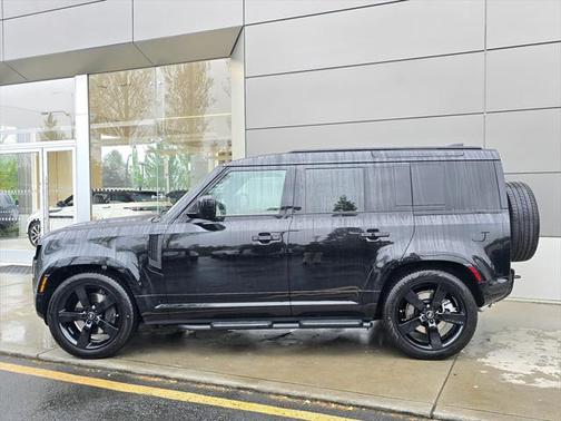 2025 Land Rover Defender 110 P400 X-Dynamic SE