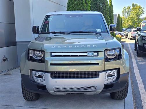 2025 Land Rover Defender 110 P300