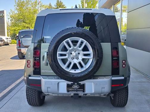 2025 Land Rover Defender 110 P300