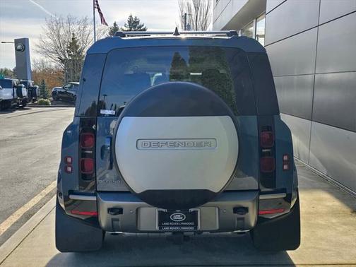 2024 Land Rover Defender 110 P400 X-Dynamic SE