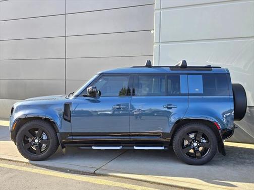 2024 Land Rover Defender 110 P400 X-Dynamic SE