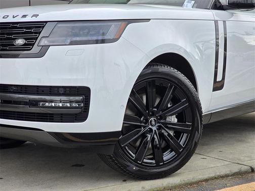 2025 Land Rover Range Rover P530 SE
