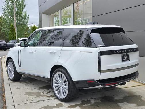 2025 Land Rover Range Rover P530 SE