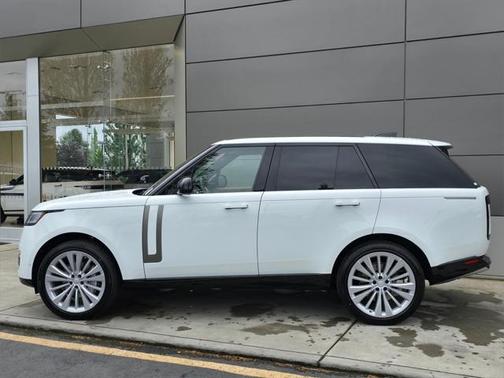 2025 Land Rover Range Rover P530 SE