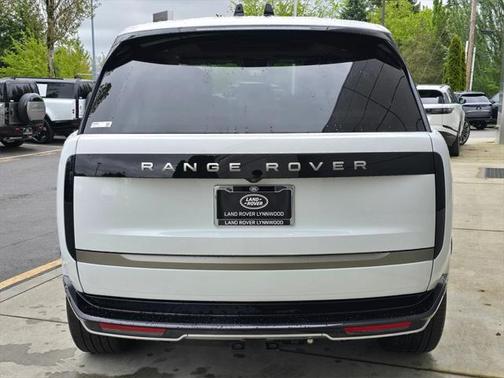 2025 Land Rover Range Rover P530 SE