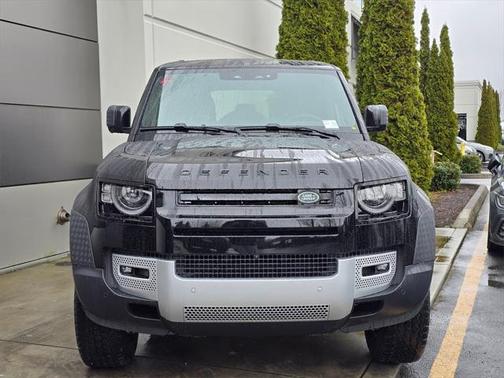 2025 Land Rover Defender 110 P400 S