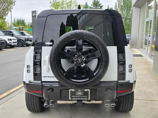 2025 Land Rover Defender V8
