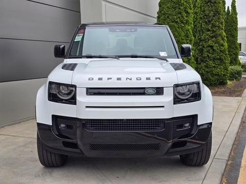 2025 Land Rover Defender V8