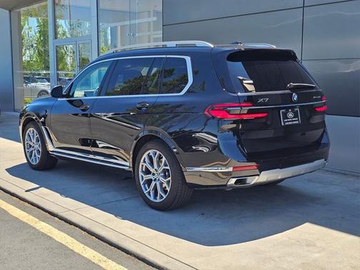 2025 BMW X7 xDrive40i