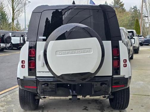 2025 Land Rover Defender 110 P400 X-Dynamic SE