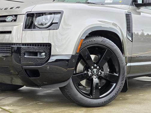 2025 Land Rover Defender 110 P500 X-Dynamic SE
