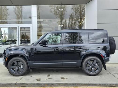2025 Land Rover Defender 110 P300