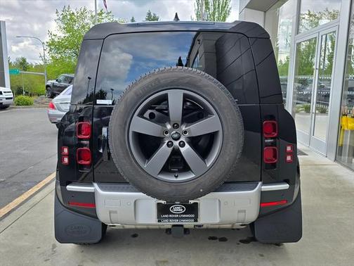 2025 Land Rover Defender 110 P300
