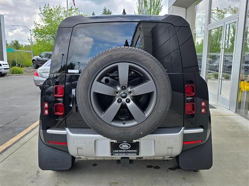 2025 Land Rover Defender 110 P300