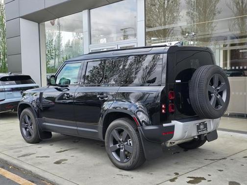 2025 Land Rover Defender 110 P300