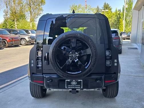 2025 Land Rover Defender 110 P400 X