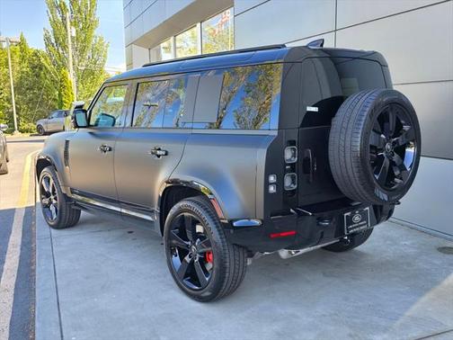 2025 Land Rover Defender 110 P400 X