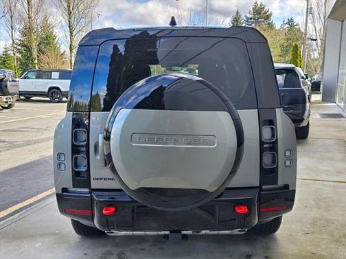 2025 Land Rover Defender 130 P400 X