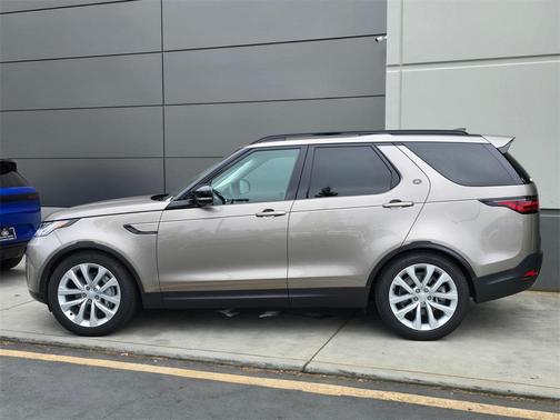 2024 Land Rover Discovery P300 S