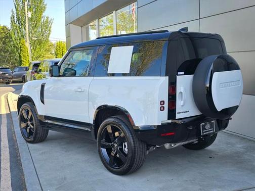 2025 Land Rover Defender 90 P400 X-Dynamic SE