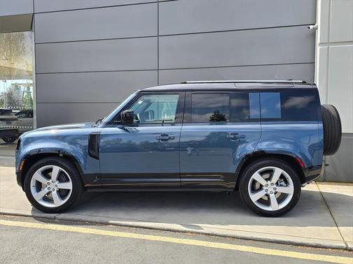 2025 Land Rover Defender 110 P400 X-Dynamic SE