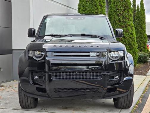2025 Land Rover Defender V8