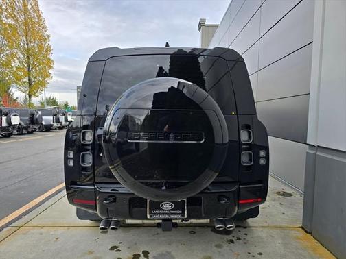 2025 Land Rover Defender V8