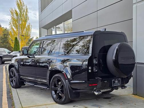 2025 Land Rover Defender V8