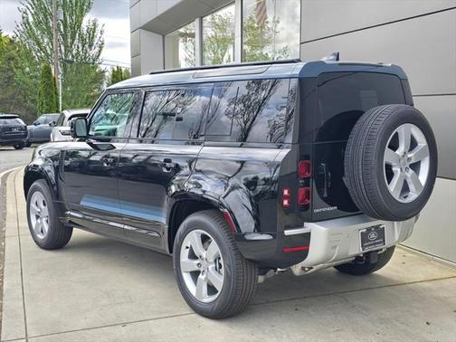 2025 Land Rover Defender 110 P400 S