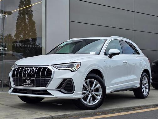 2024 Audi Q3 Premium 45 TFSI S line quattro Tiptronic