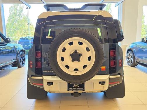 2025 Land Rover Defender 110 P300