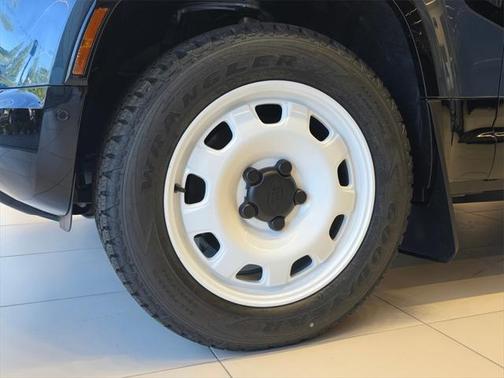 2025 Land Rover Defender 110 P300