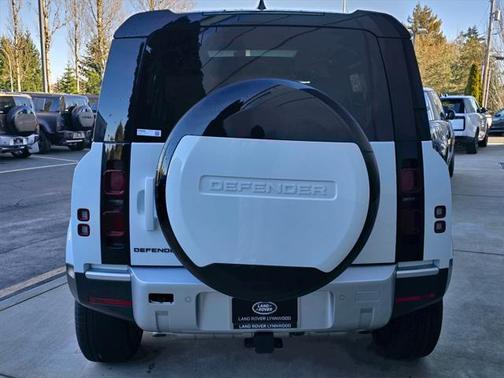 2025 Land Rover Defender 110 P400 S