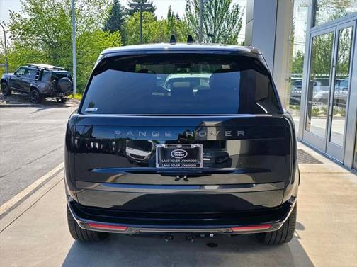 2025 Land Rover Range Rover P530 SE