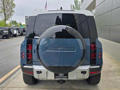 2025 Land Rover Defender 110 P300