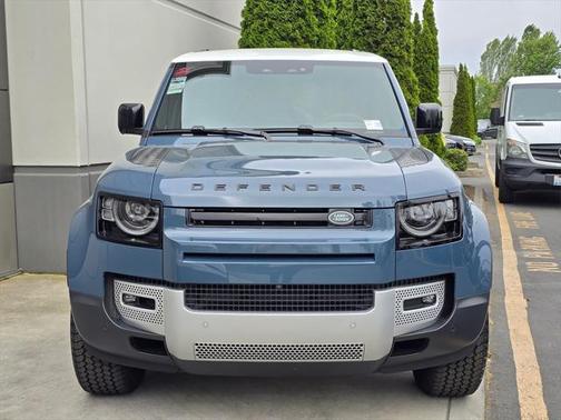 2025 Land Rover Defender 110 P300