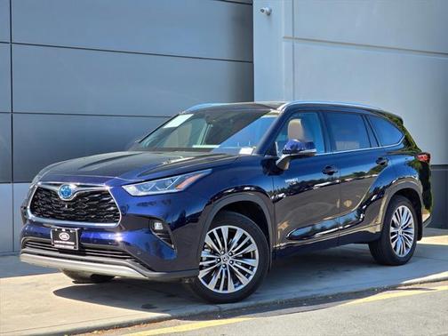2021 Toyota Highlander Hybrid Platinum