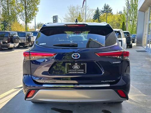2021 Toyota Highlander Hybrid Platinum