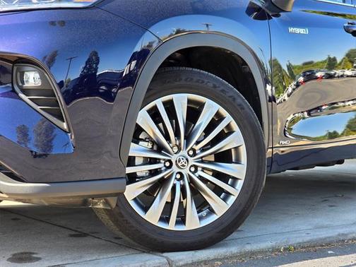2021 Toyota Highlander Hybrid Platinum